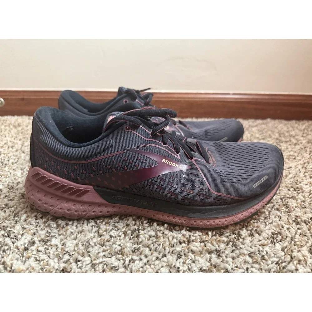 Brooks Adrenaline GTS 21 Women Size 11 Gray Running Shoes Gym Comfort Sneaker